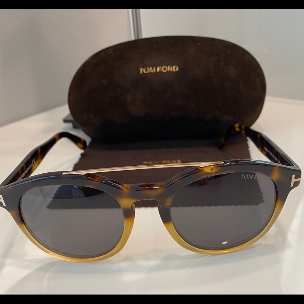 Tom Ford Newman Sunglasses TF515 56n $475